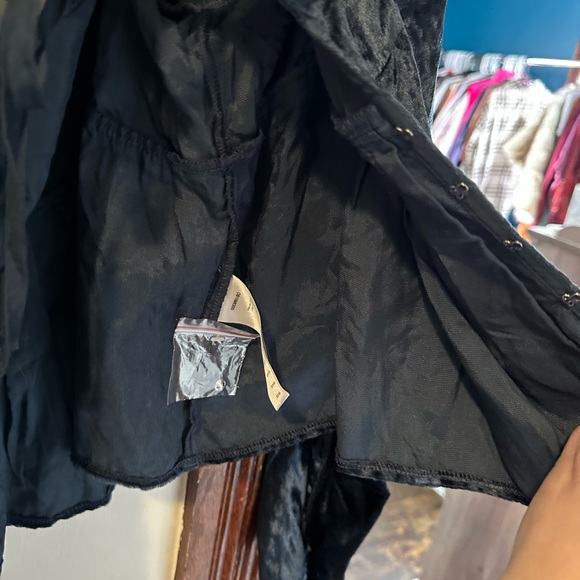 Free People NWOT Bali Heirloom crushed velvet long sleeve crop top - Picture 9 of 14